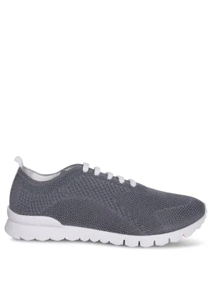 Fit model grey sneakers