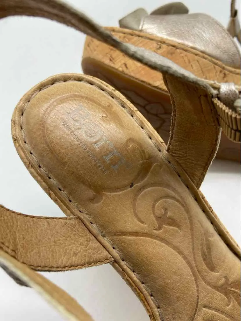Pre-Owned Born Gold Size 8 Wedge Heels